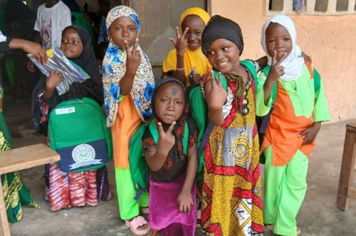 Petites filles de l'école en cote d'ivoire